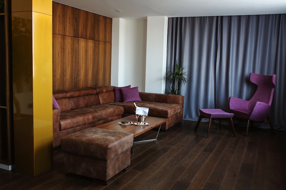 New City Hotel and Restaurant Nis 43/56
