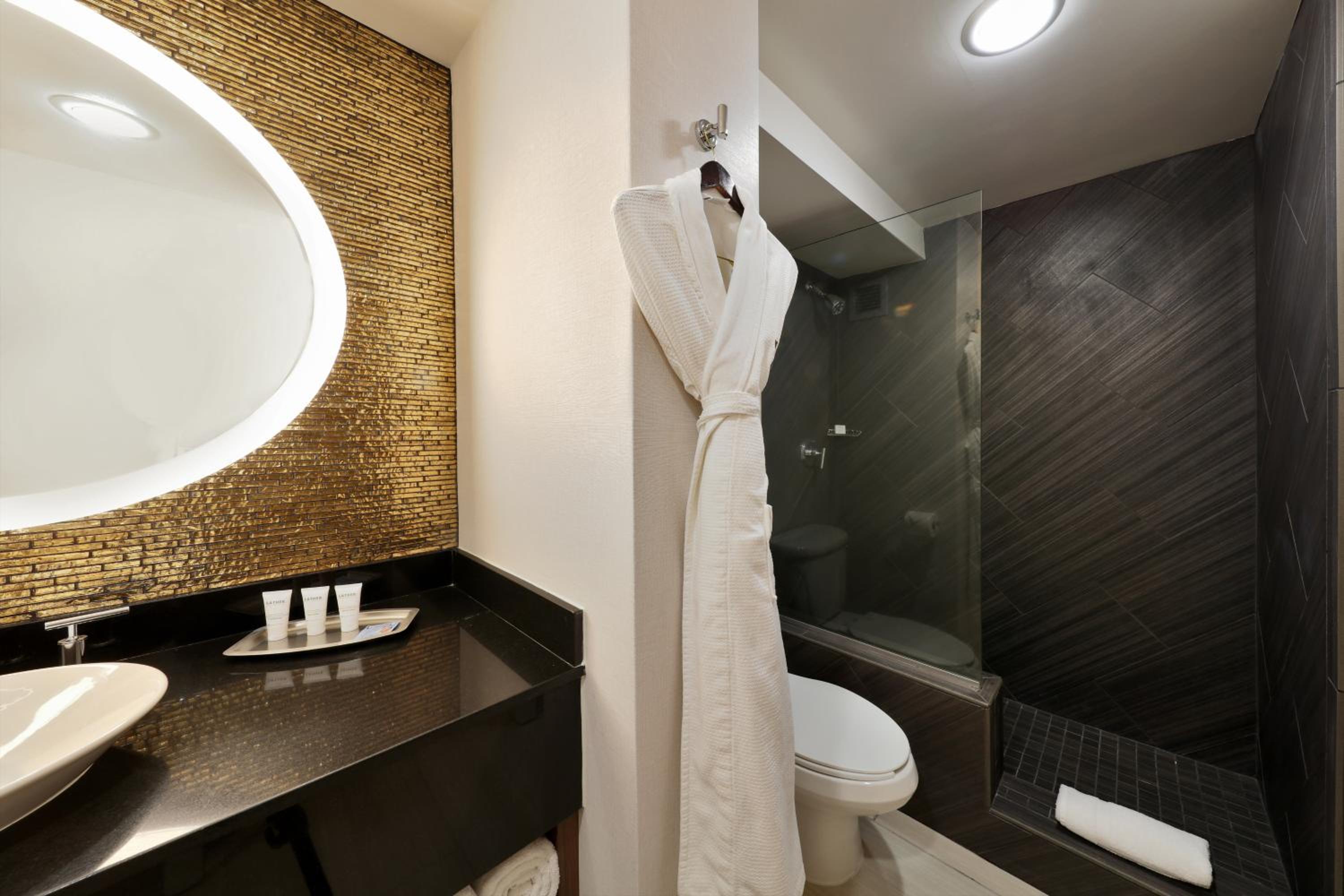 Room, Skyline View، Angeleno Hotel 4/6