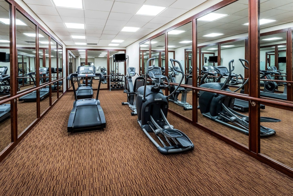 La Quinta Inn Suites Madison American Center 20/38