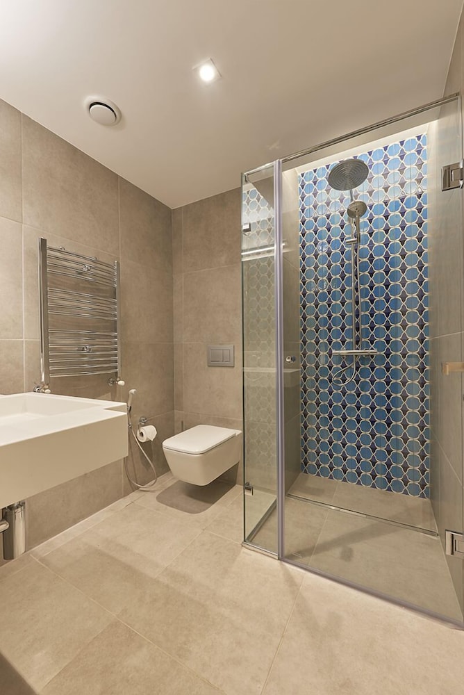 M Suite Hotel 44/50