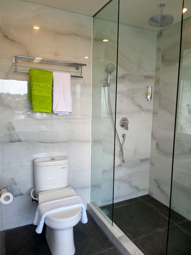 Happiness, Twin Beds، Maxone Hotel Jayapura 3/4