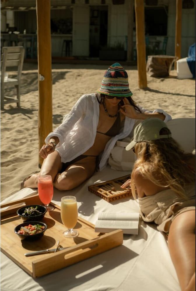 El Ganzo Hotel 70/76