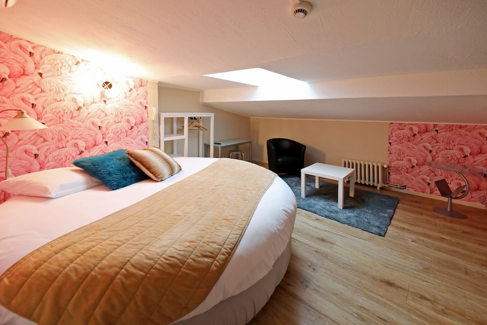 Room, Round Bed, Attic