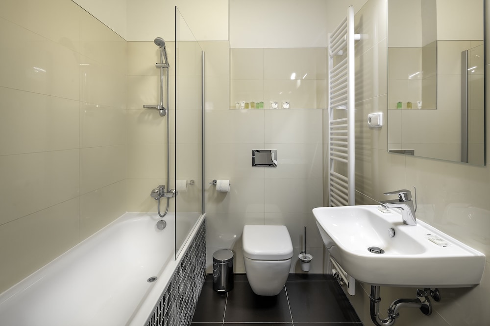Elizabeth Suites 43/50