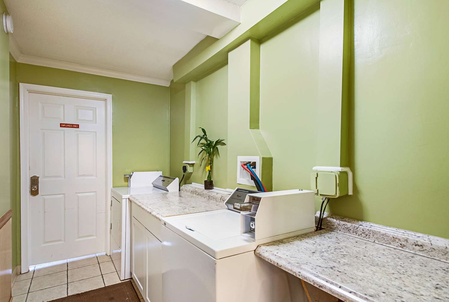 Quality Inn Harpers Ferry - Charles Town 12/12