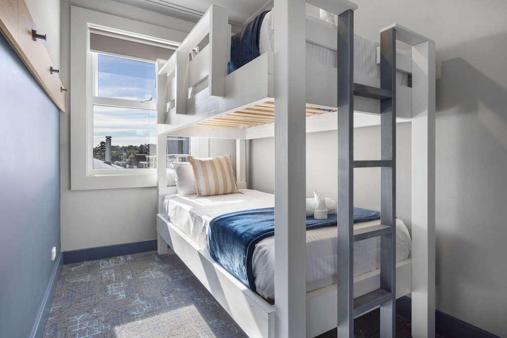 2 BEDROOMS, DELUXE, APARTMENT