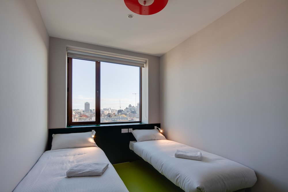 STANDARD, TWIN BEDS, PRIVATE BATHROOM