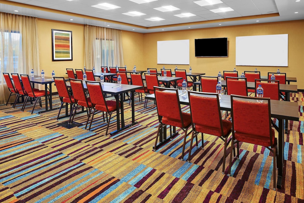 Fairfield Inn & Suites By Marriott Fresno Yosemite International Airport 38/38