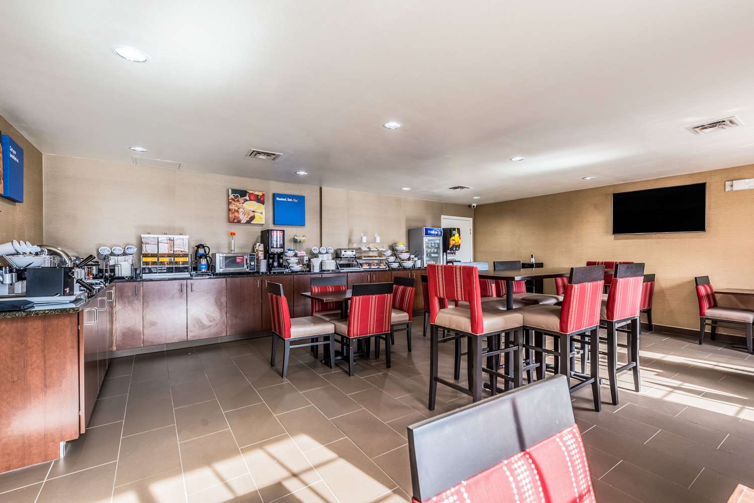 Comfort Inn and Suites Dayton North 19/24