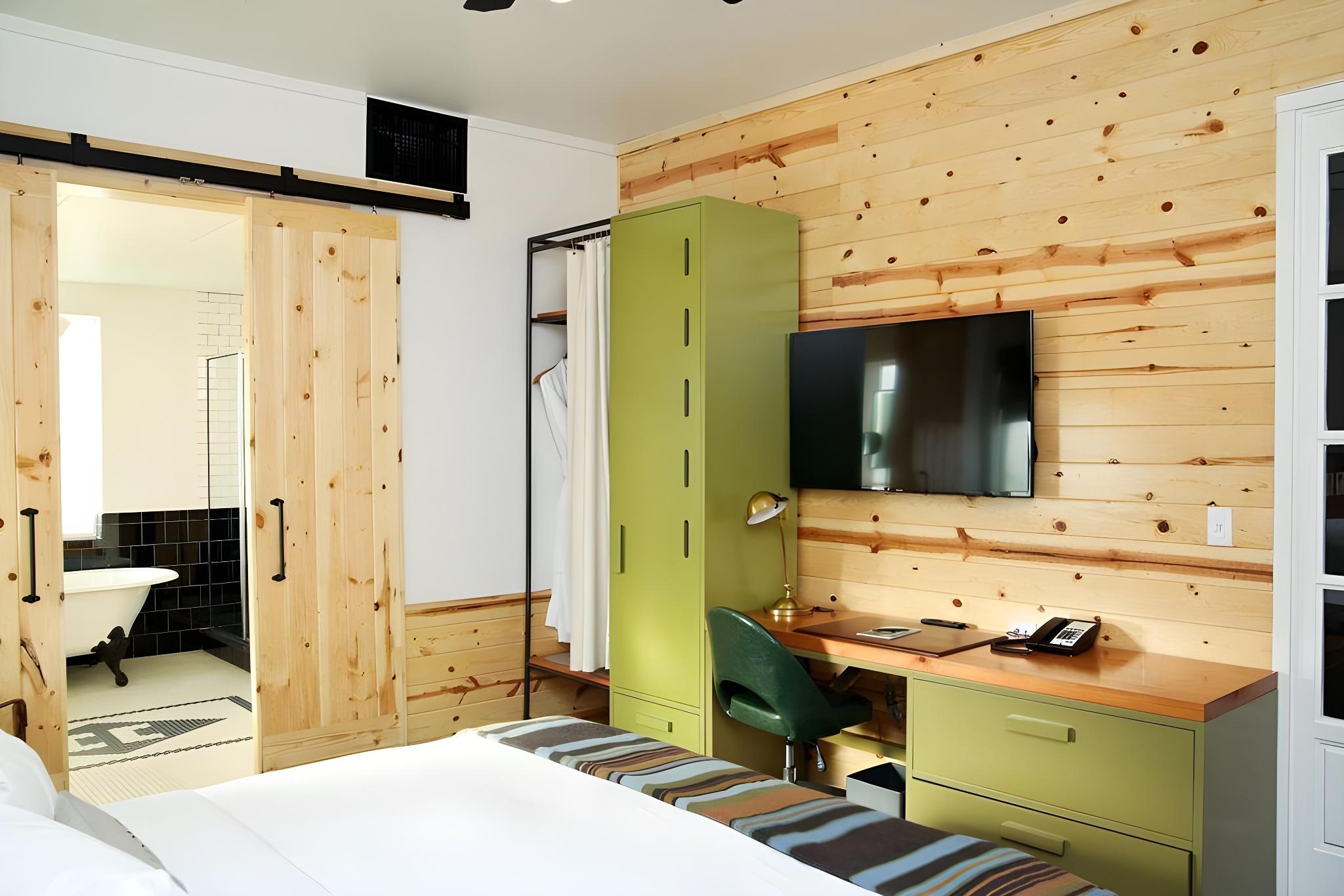 1 BEDROOM, CITY