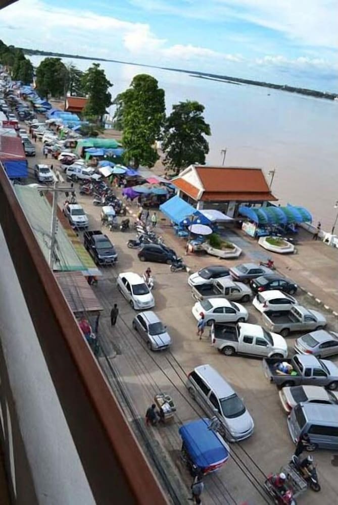 Riverfront Hotel Mukdahan 5/28