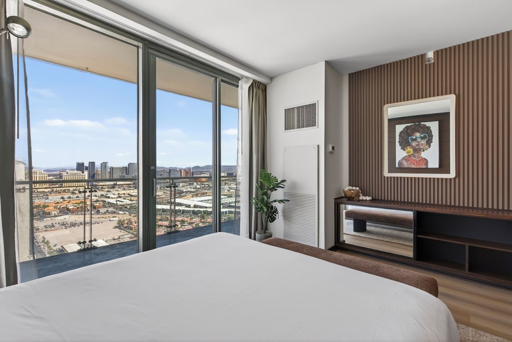 StripViewSuites at Palms Place 28/79