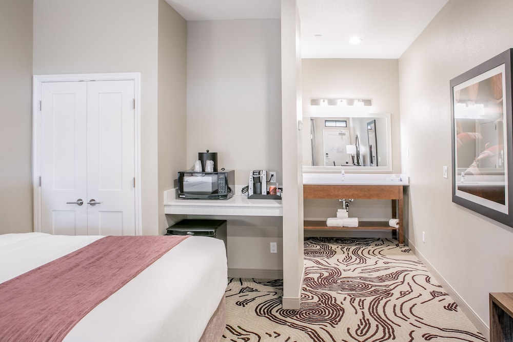 Hotel Siri Downtown - Paso Robles 23/53