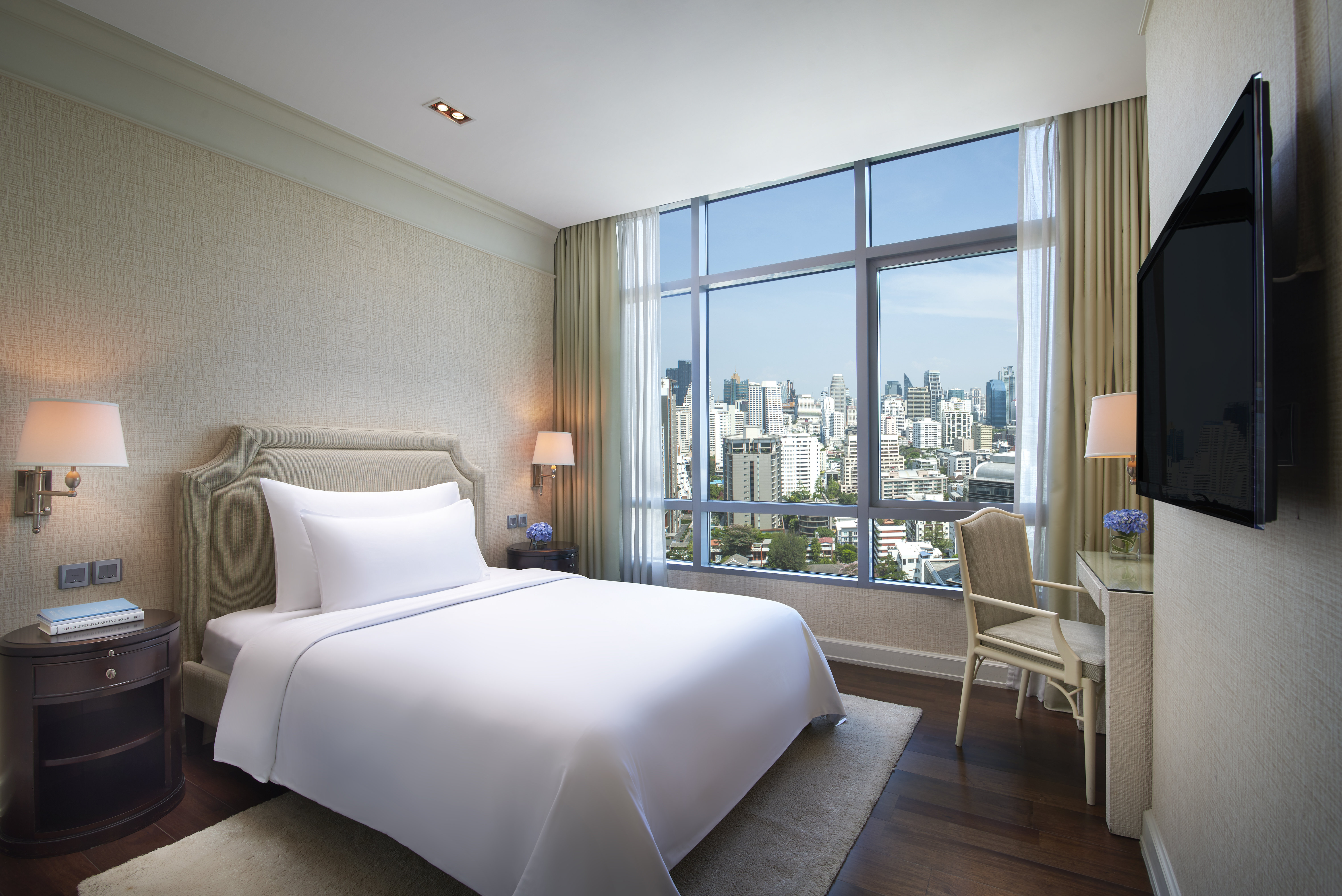3 BEDROOMS, SUITE