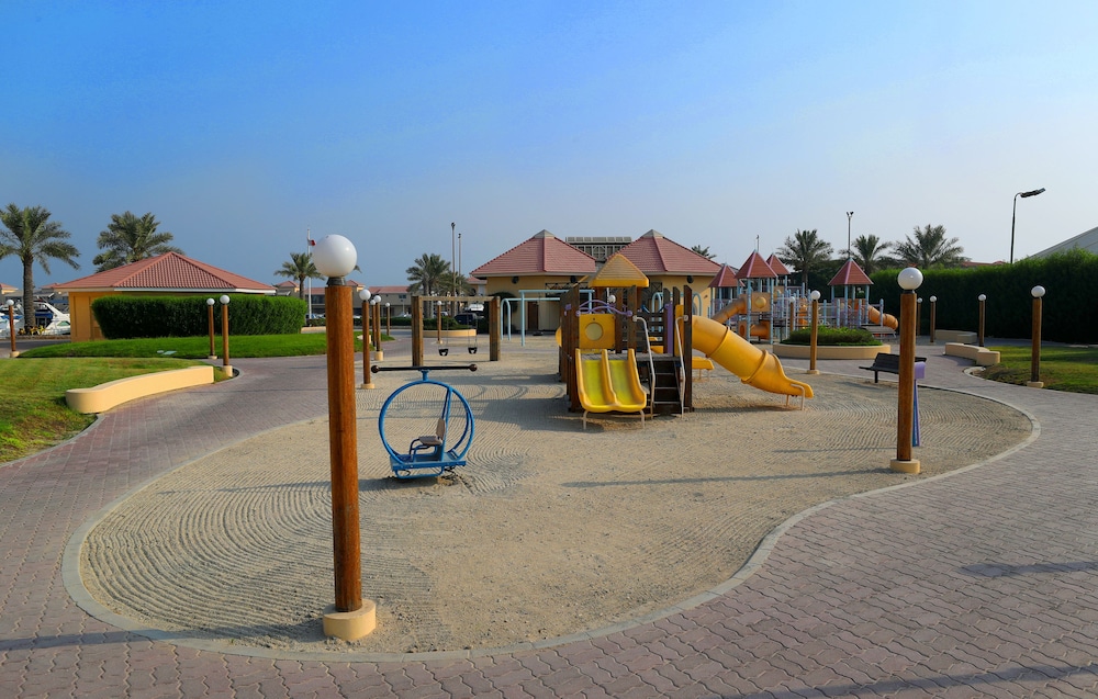 Al Bander Hotel & Resort 35/50