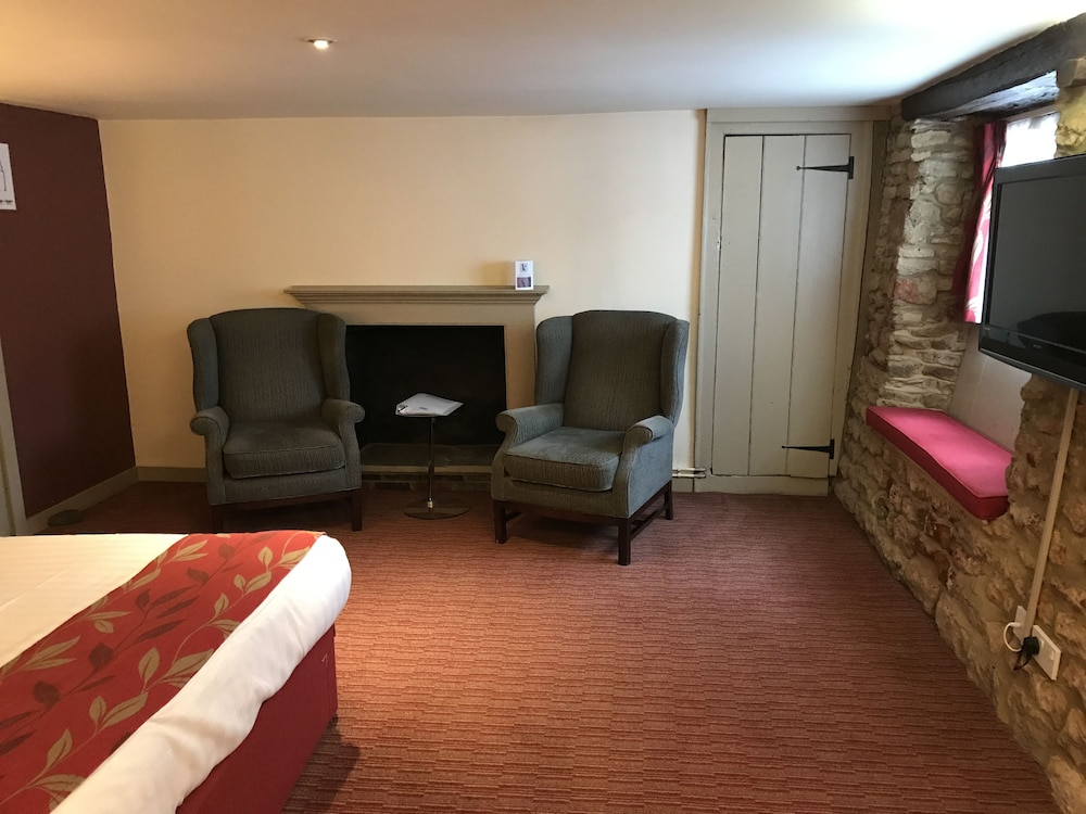 Deddington Arms 11/34