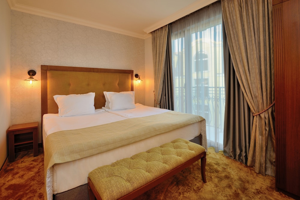 Hotel Club Central 12/49