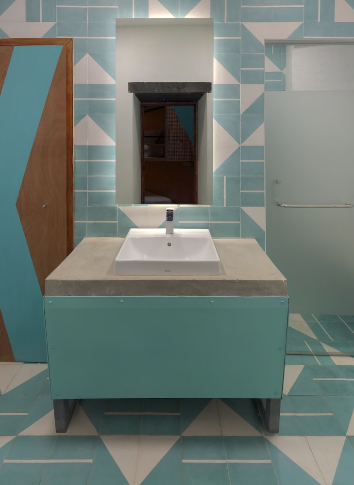 Adra Hostel 37/50