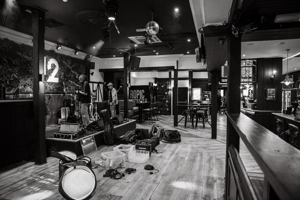 The Vestry 37/50