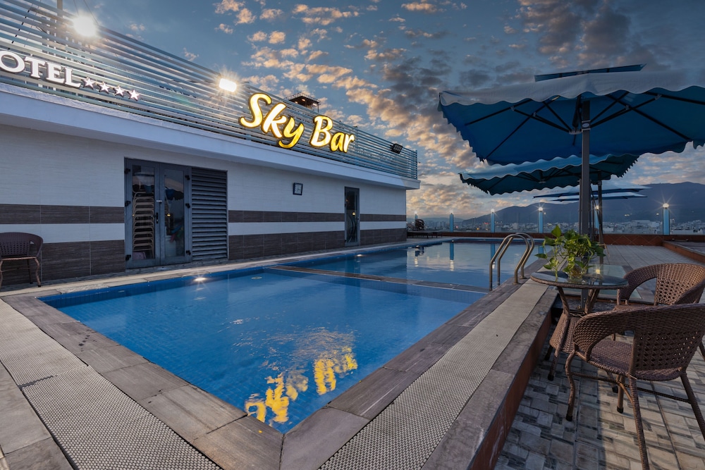 Star Hotel 5/65
