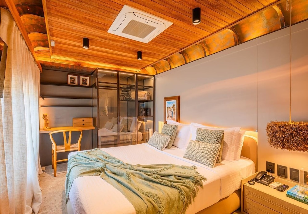 Designer, Express, Suite, King Bed, Bunk Bed