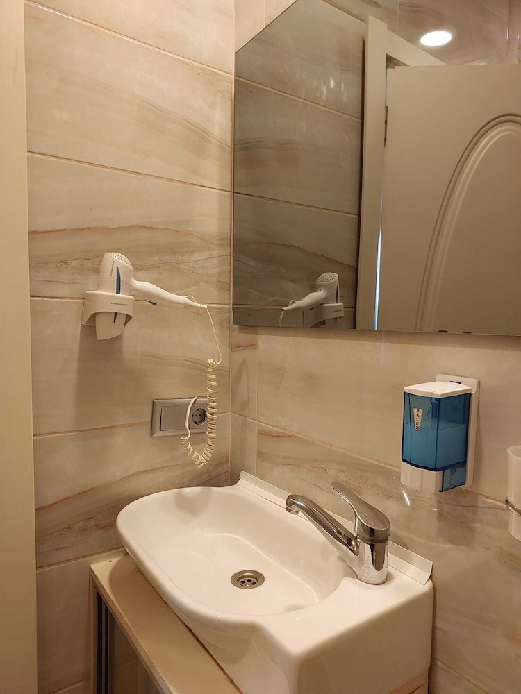 Marvel Suites - Adults Only 38/40