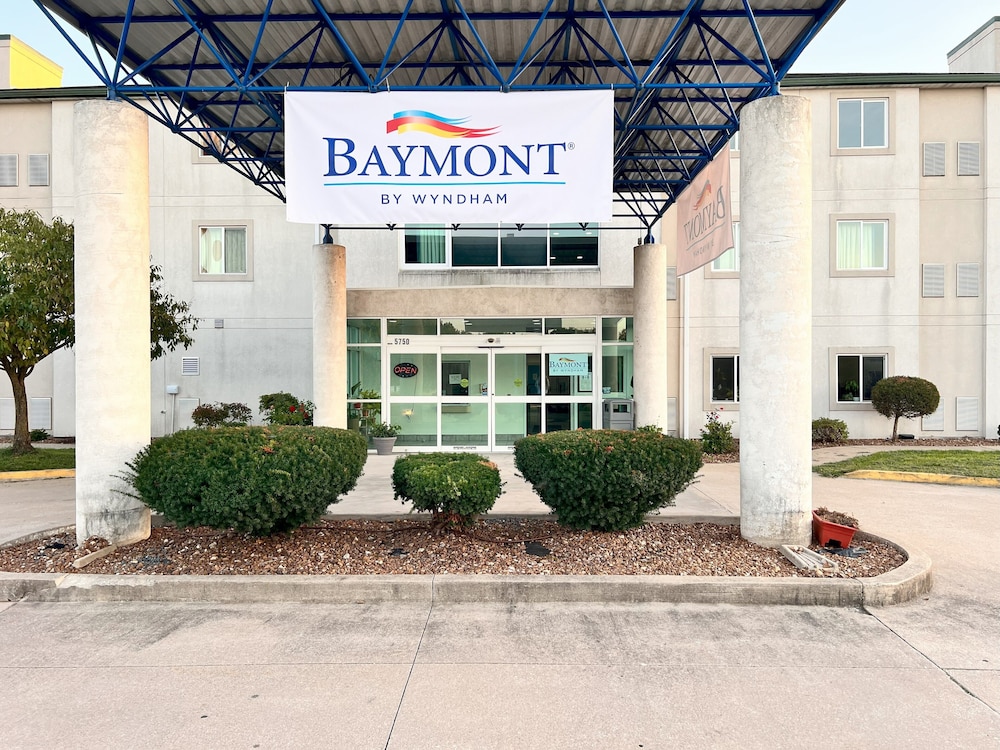 Baymont by Wyndham Kingdom City 2/45
