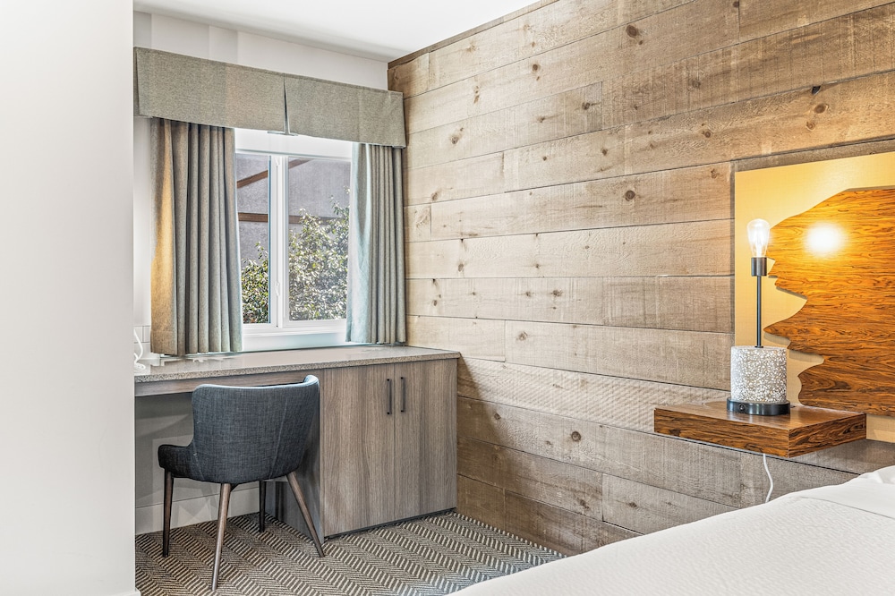 Basecamp Lodge Canmore 43/63