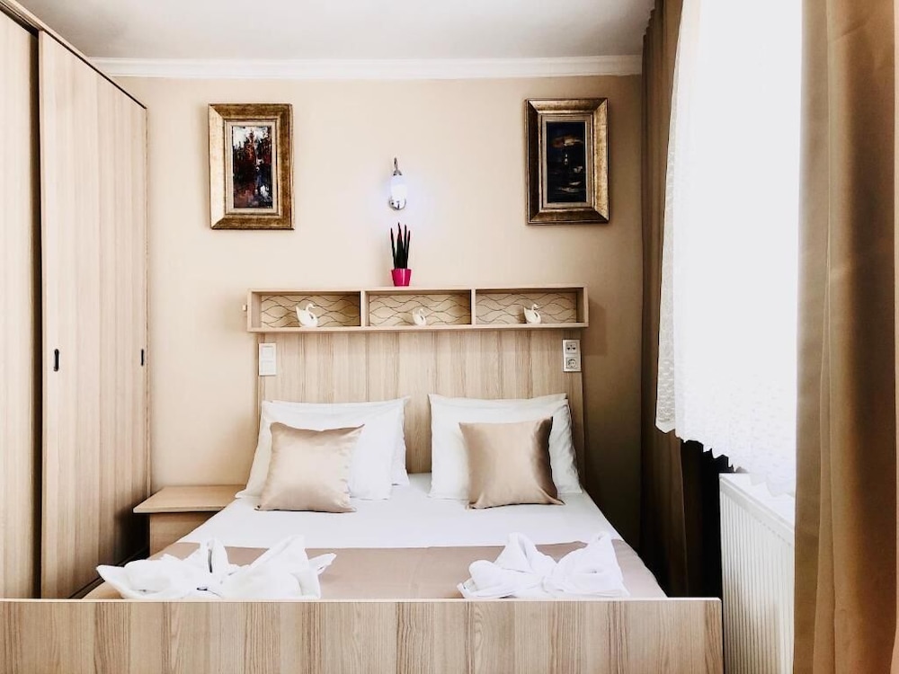 Carvan Hotel 37/55