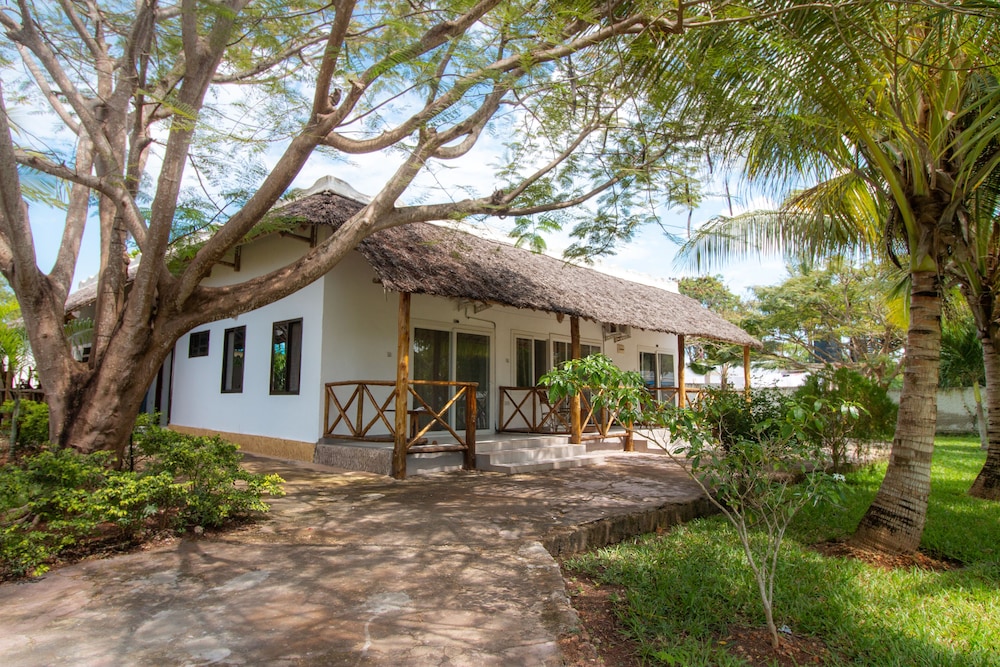 Tanzanite Beach Resort 6/49