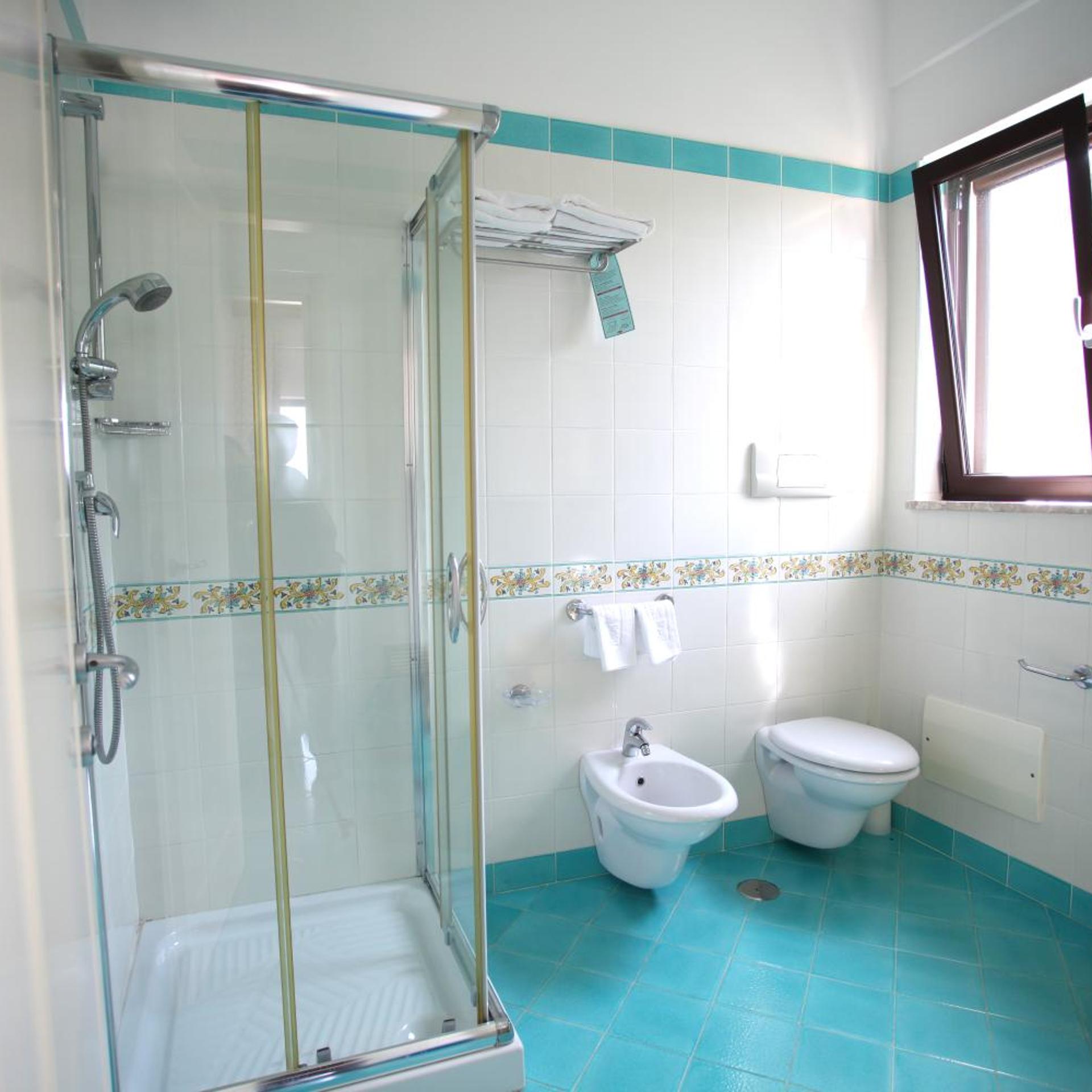 غرفة ثلاثية، Hotel La Torre 10/10
