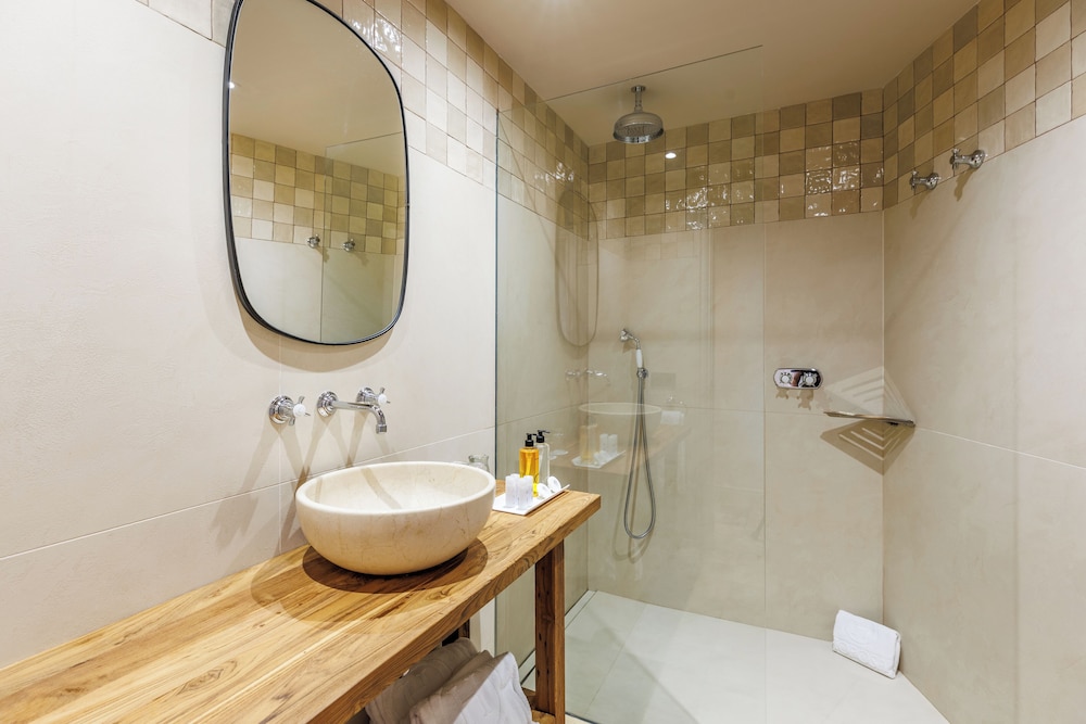 غرفة قياسية بإطلالة على البحر بشرفة بغرفة نوم واحدة، Hotel Hoposa Uyal 8/8
