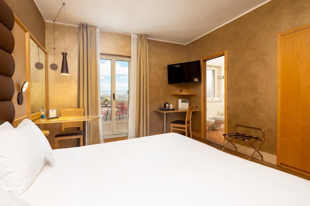 غرفة سوبيريور بسرير كوين، Best Western Hotel Luxor 5/10