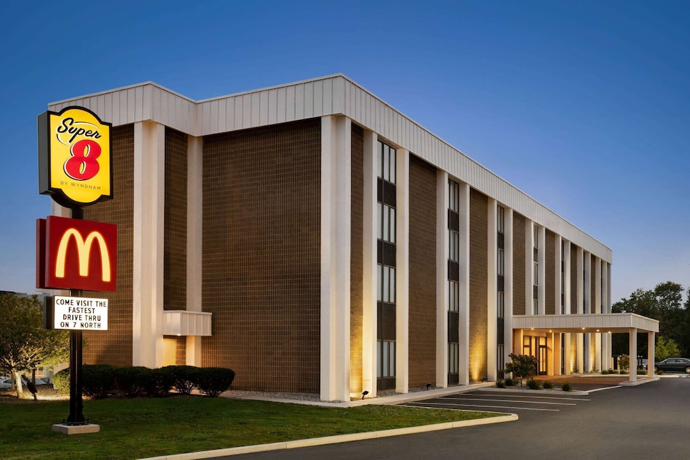 Super 8 By Wyndham Liverpool Syracuse North Airport 2/24