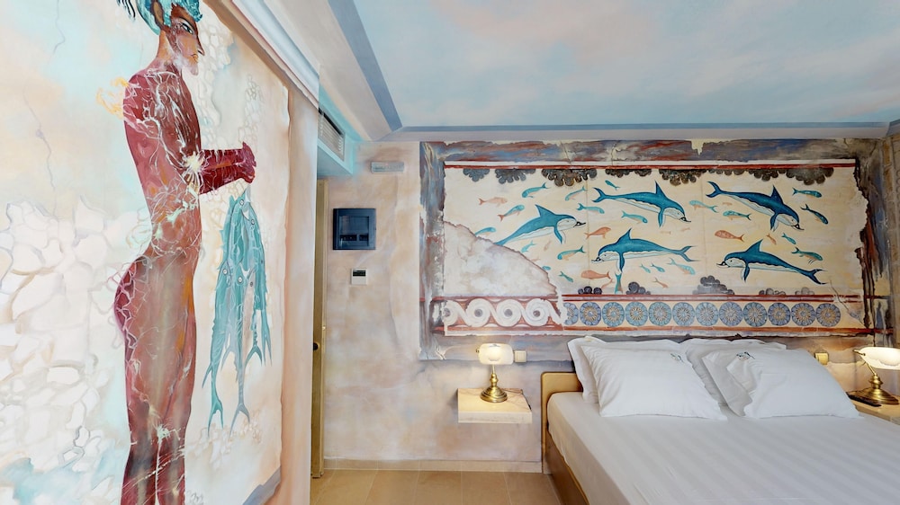 Elite, Suite, King Bed, Pool View, Leda Suites 2/6