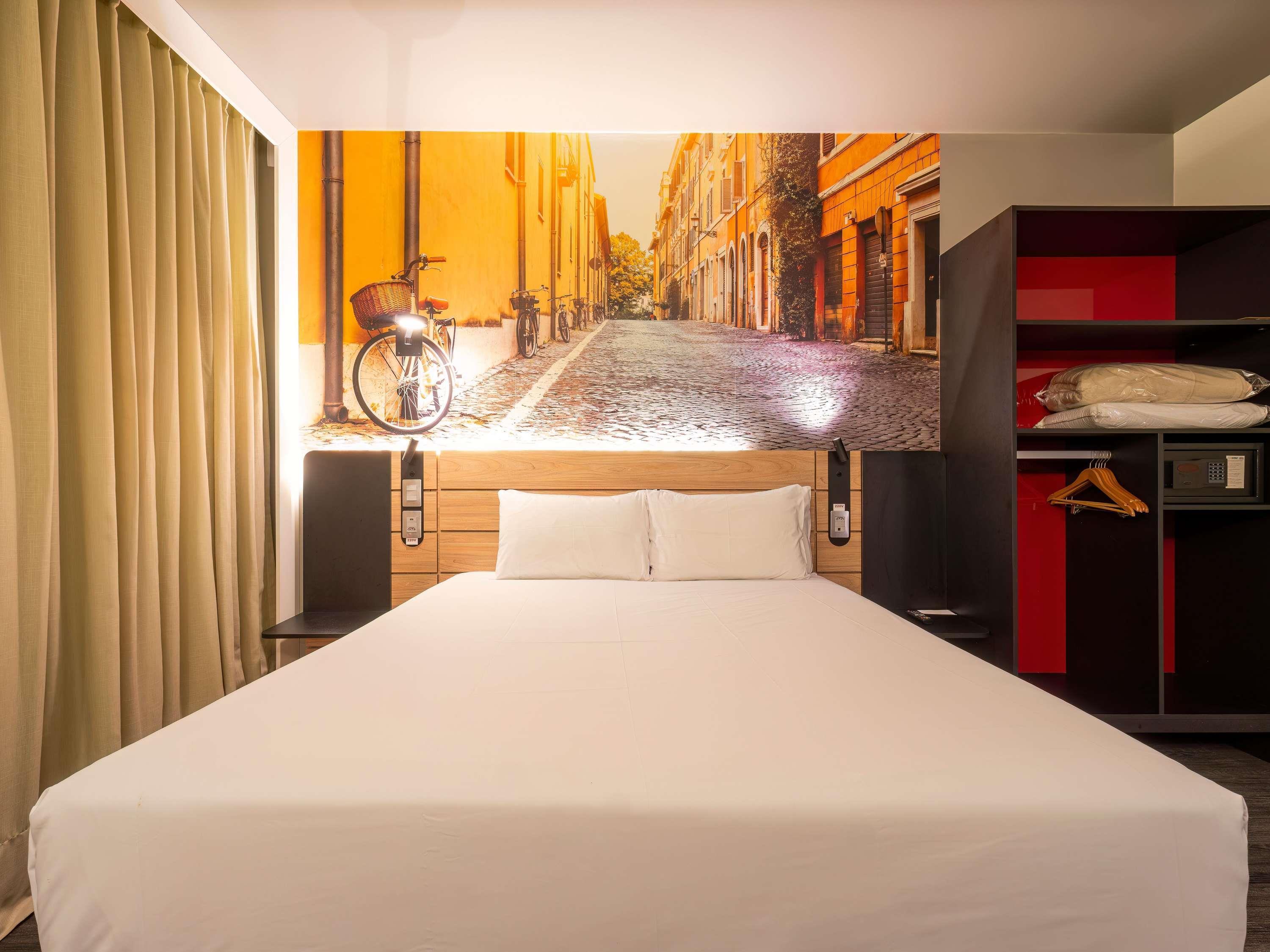 SUPERIOR, QUEEN BED, ACCESSIBLE