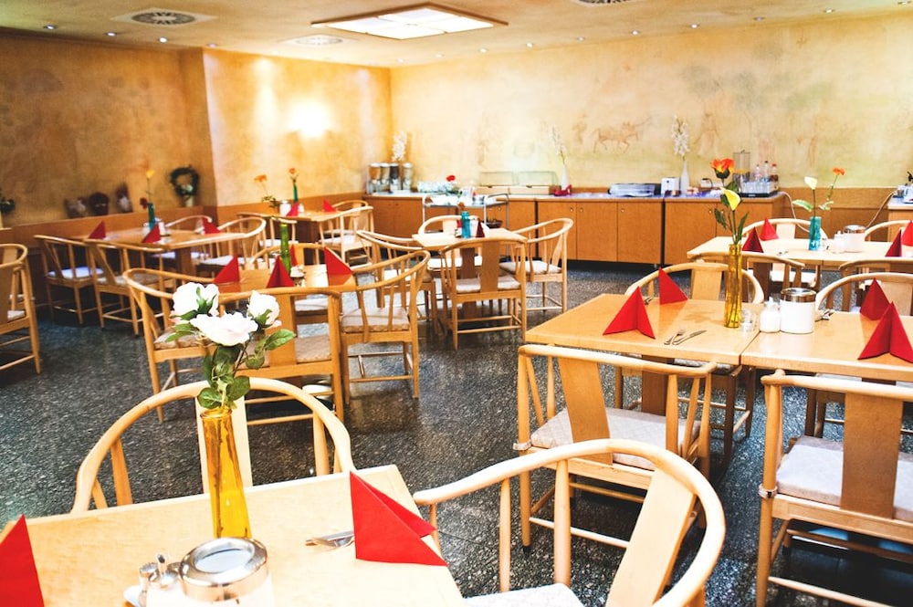 Rugs Hotel Dusseldorf 34/50