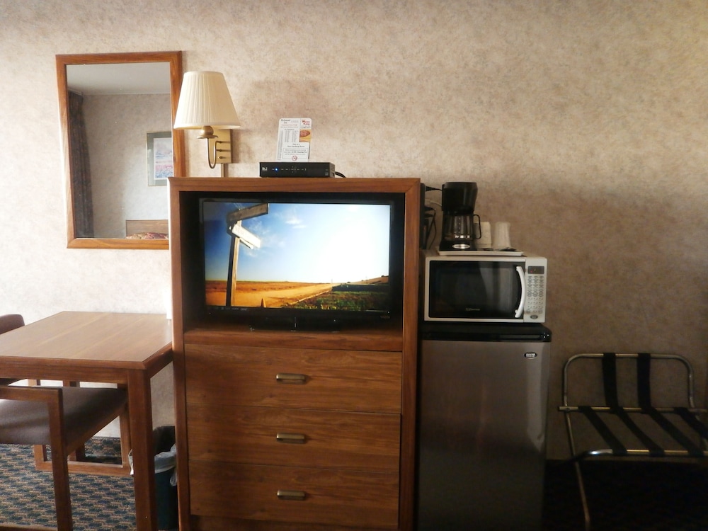 Richmond Inn & Suites 28/36