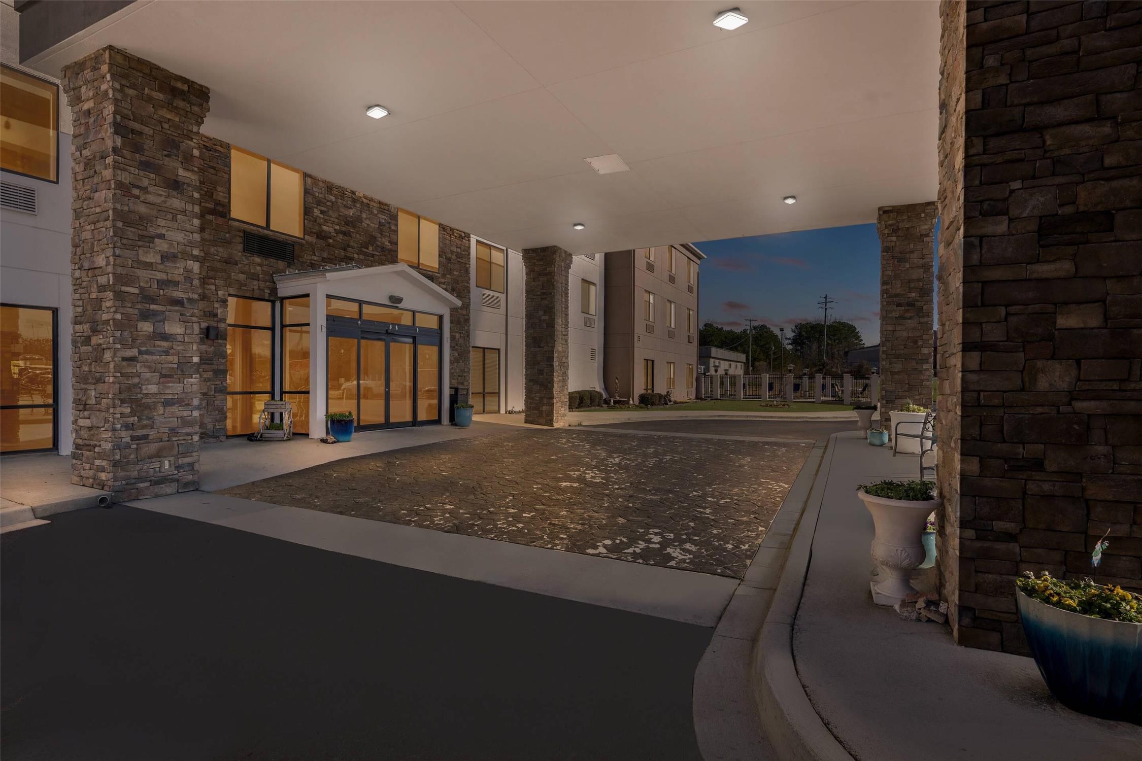 Comfort Suites CS-SU Cullman I-65 Exit 310 22/33