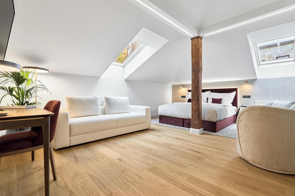 ROOM, DOUBLE BED, WITH EXTRA BED