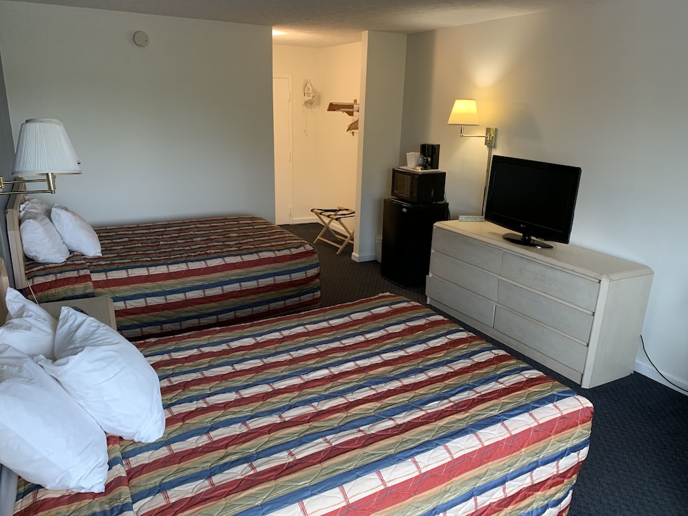 Days Inn by Wyndham Columbus IN 23/37