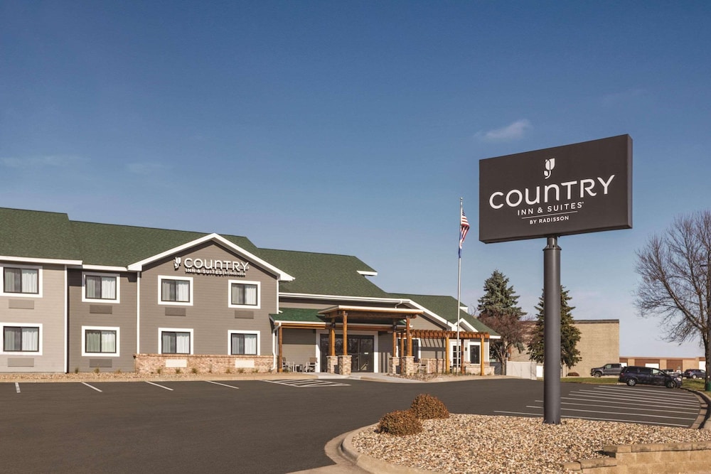 Country Inn & Suites by Radisson, Northfield, MN 23/25