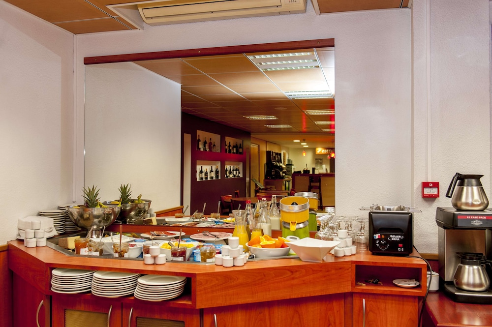 Brit Hotel Agen - L Aquitaine 33/53