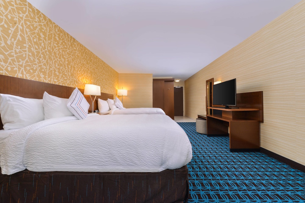 FAIRFIELD INN & SUITES CORALVILLE 17/49