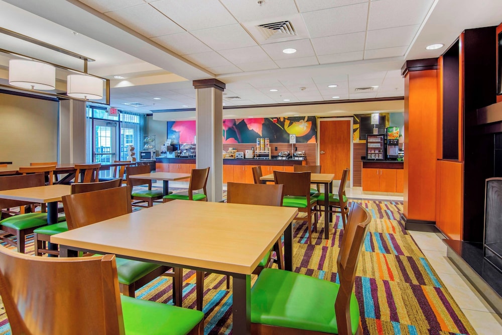 Fairfield Inn Suites Hooksett 37/50