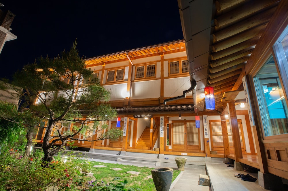 Nabijam Hanok Hotel 3/61