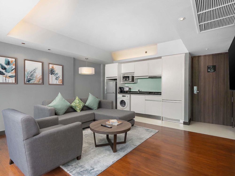 Novotel Living Bangkok Sukhumvit Legacy 49/77
