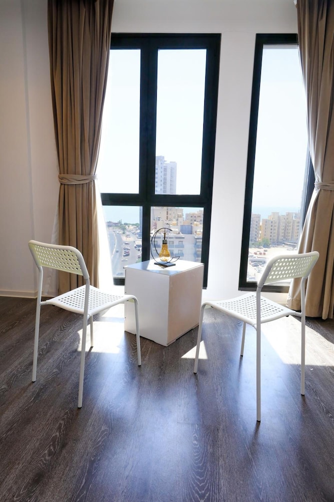 Magic Suite Hotel Salmiya 37/51