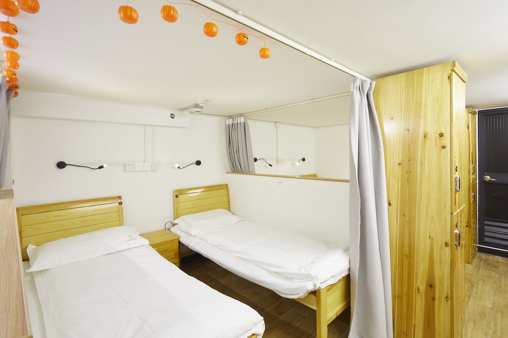 FEMALE DORM, ECONOMY, NO WINDOW