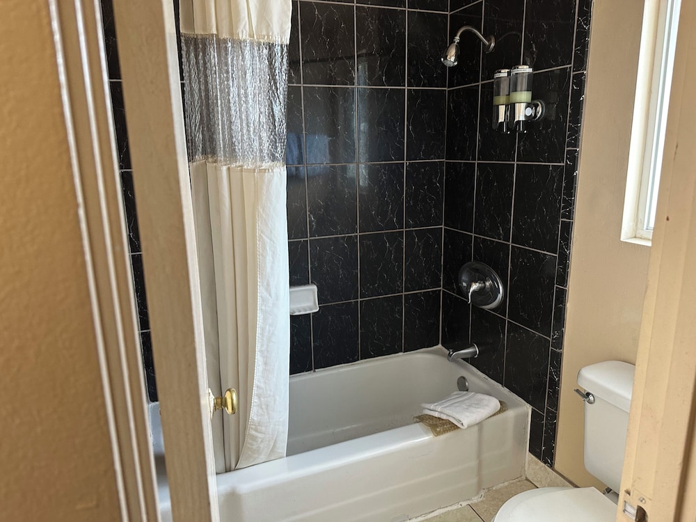 Budget Inn 58/66